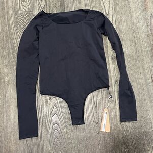 New without tags Skims Essential Long Sleeve Scoop Neck Bodysuit Seamless